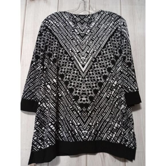 Alfred Dunner Black White Geometric Print 3/4 Sleeve Tunic Top - Picture 2 of 6